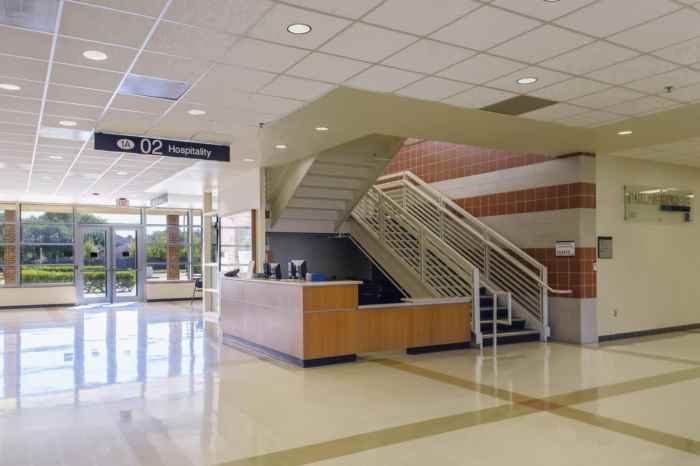 Franco lee el health center