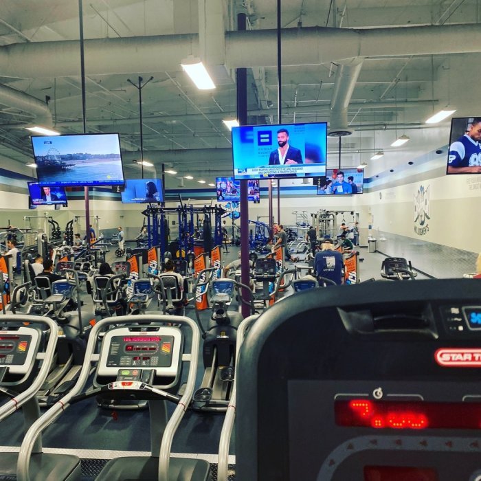 Long beach crunch fitness