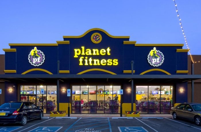 Is planet fitness open on memorial day